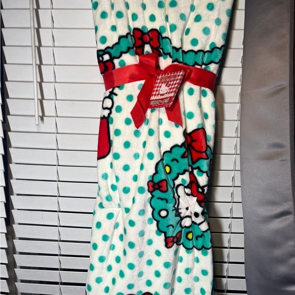 Hello Kitty Wreath Green & White Christmas Blanket